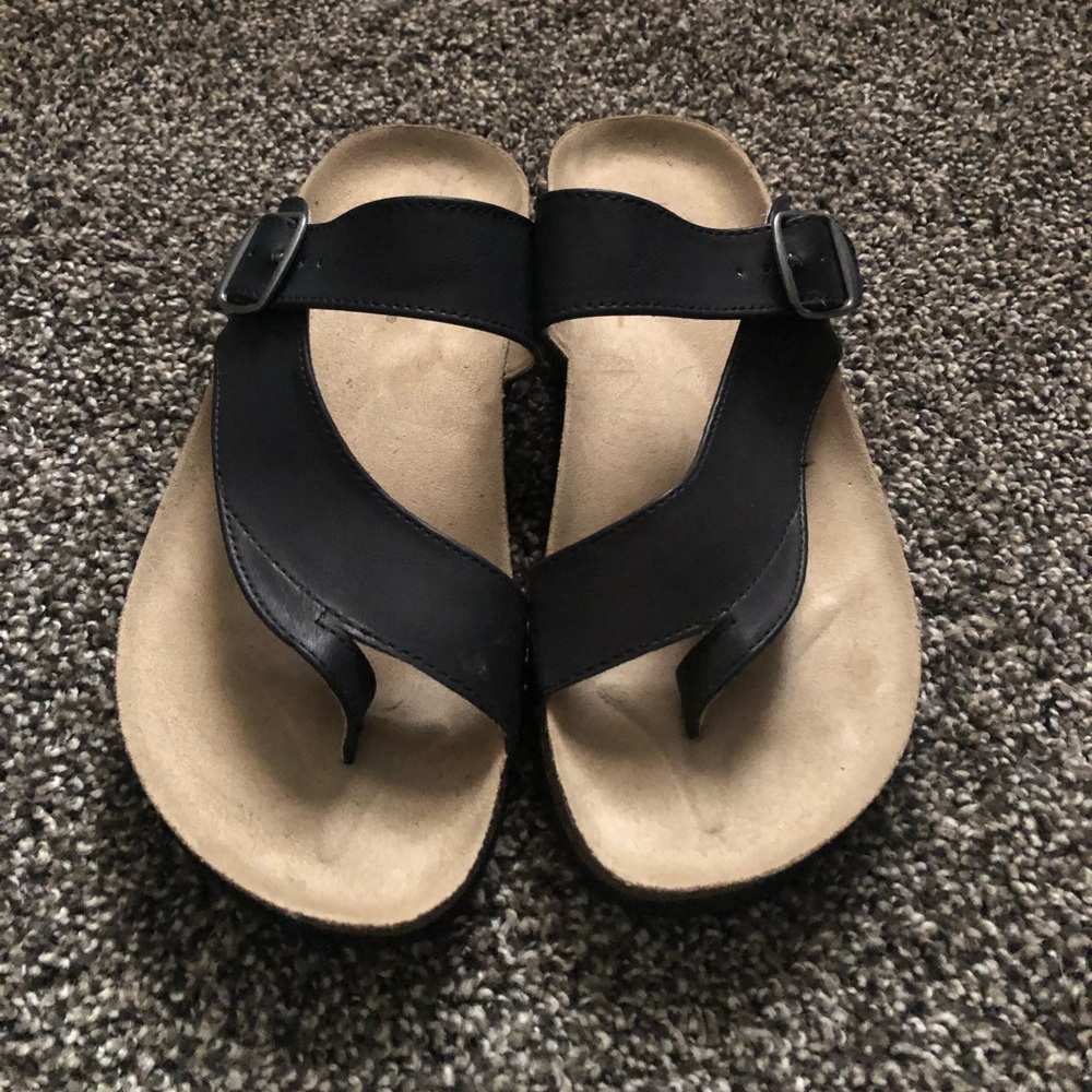 Flat bed Sandals